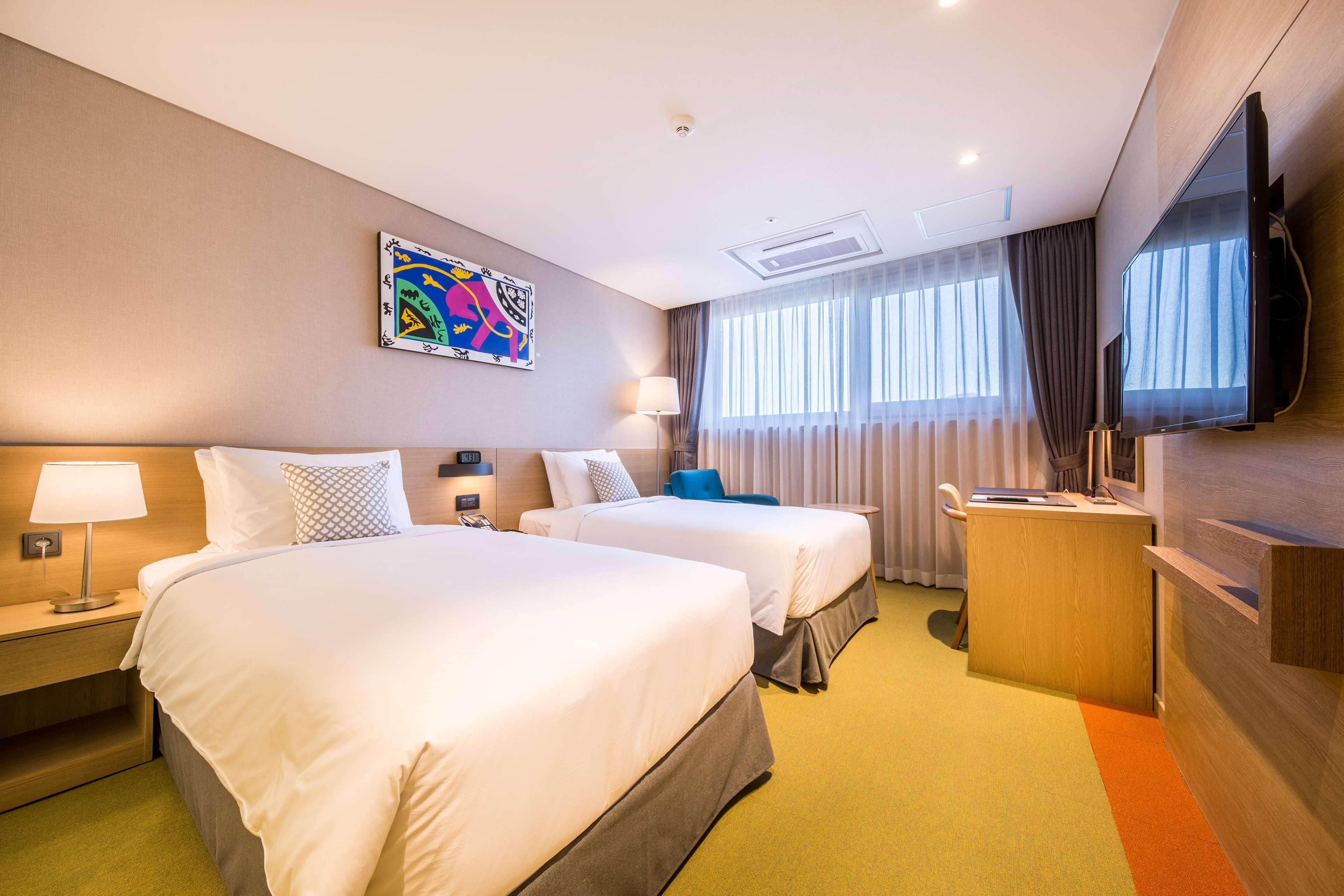 Howard Johnson By Wyndham Incheon Airport Exterior photo