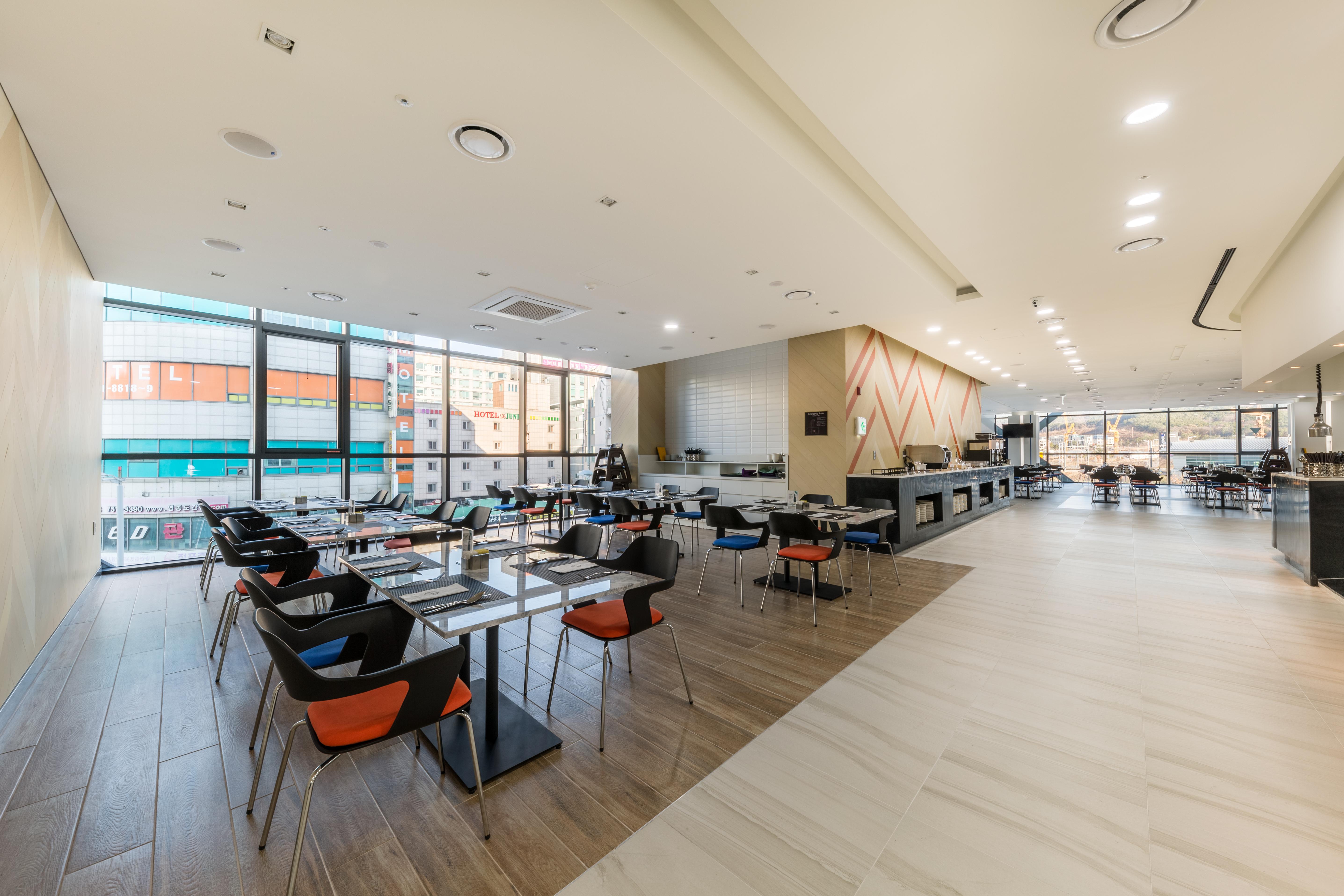 Howard Johnson By Wyndham Incheon Airport Exterior photo