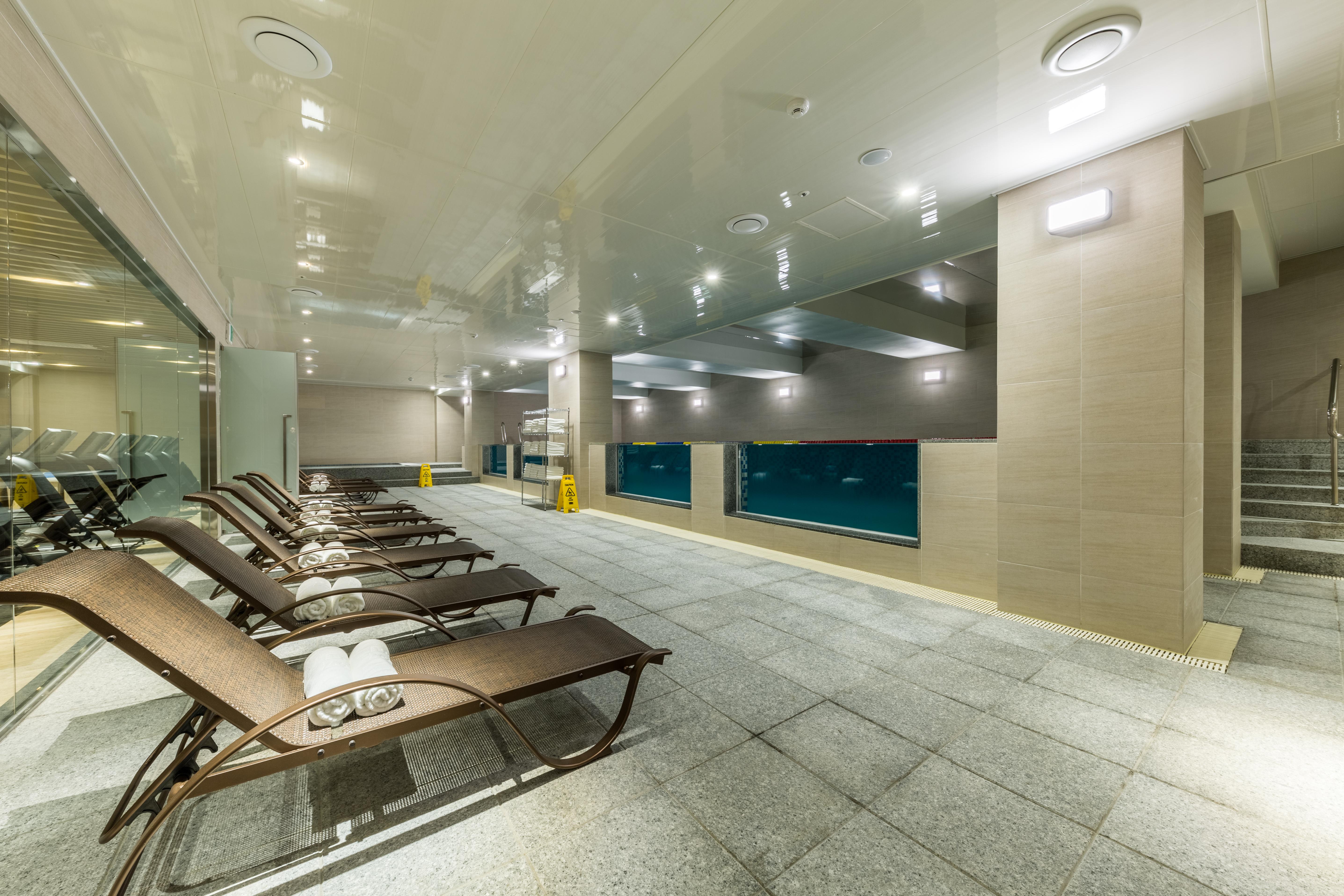 Howard Johnson By Wyndham Incheon Airport Exterior photo