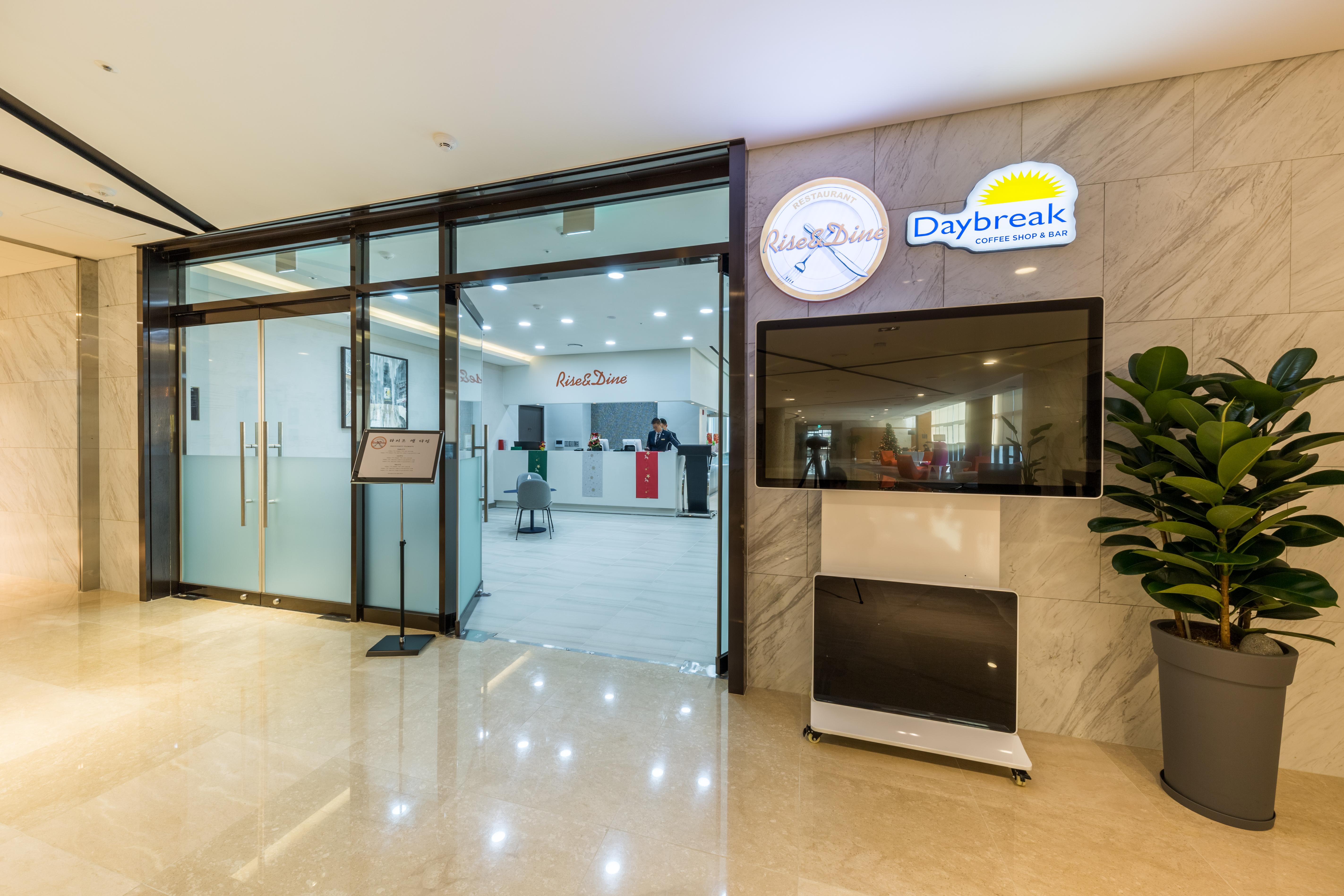 Howard Johnson By Wyndham Incheon Airport Exterior photo
