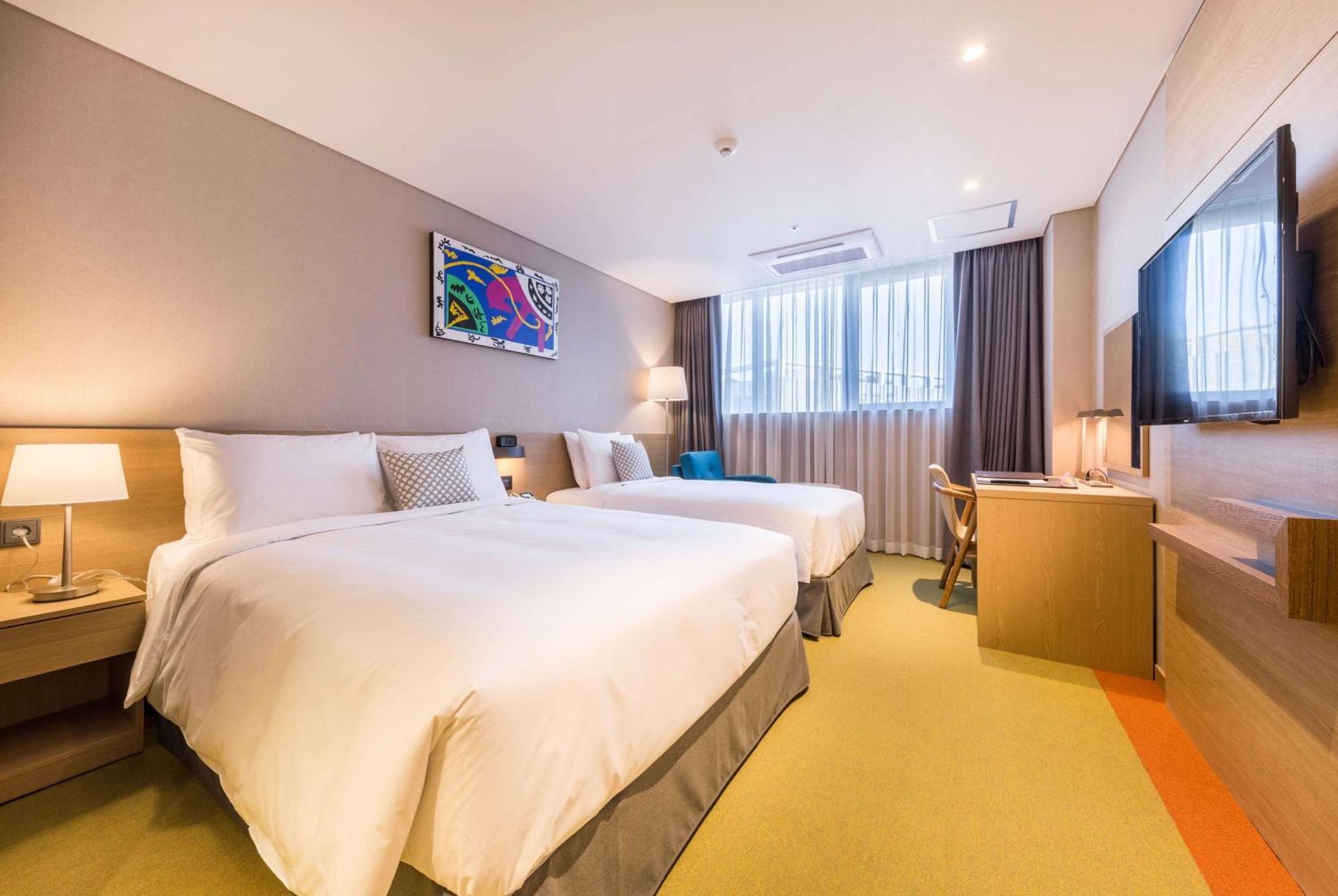 Howard Johnson By Wyndham Incheon Airport Exterior photo