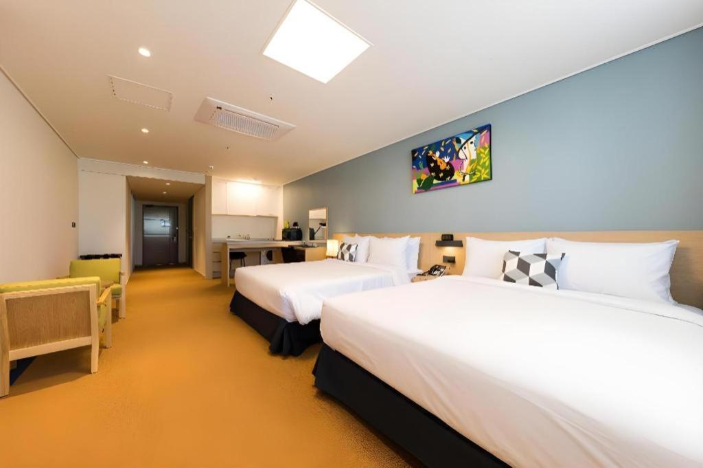 Howard Johnson By Wyndham Incheon Airport Exterior photo