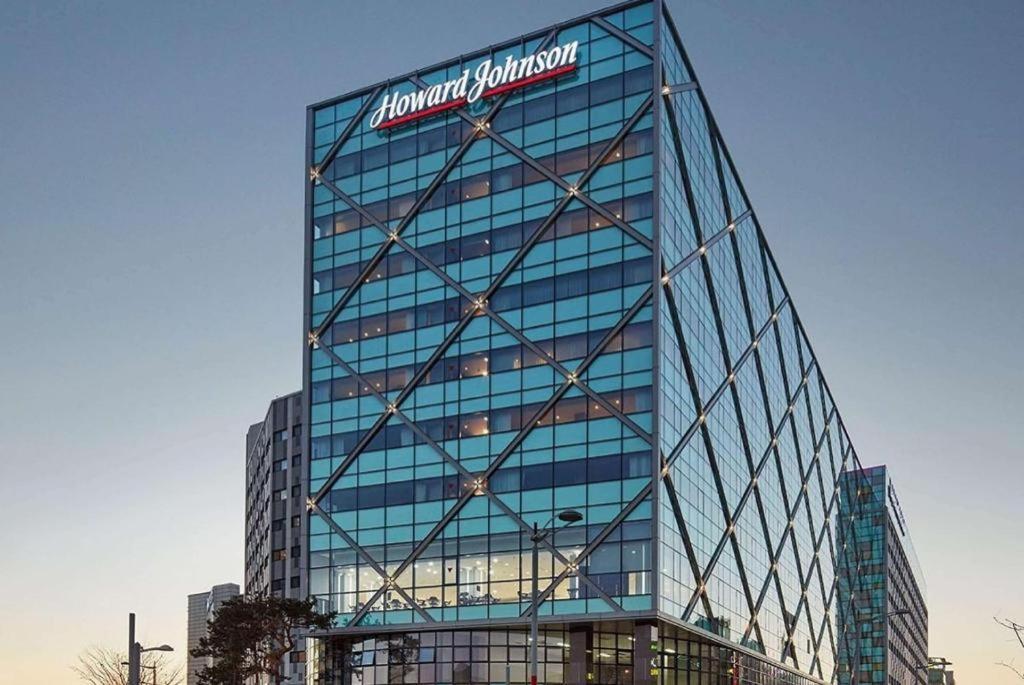 Howard Johnson By Wyndham Incheon Airport Exterior photo