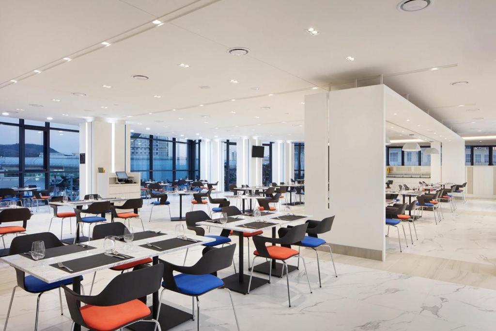 Howard Johnson By Wyndham Incheon Airport Exterior photo