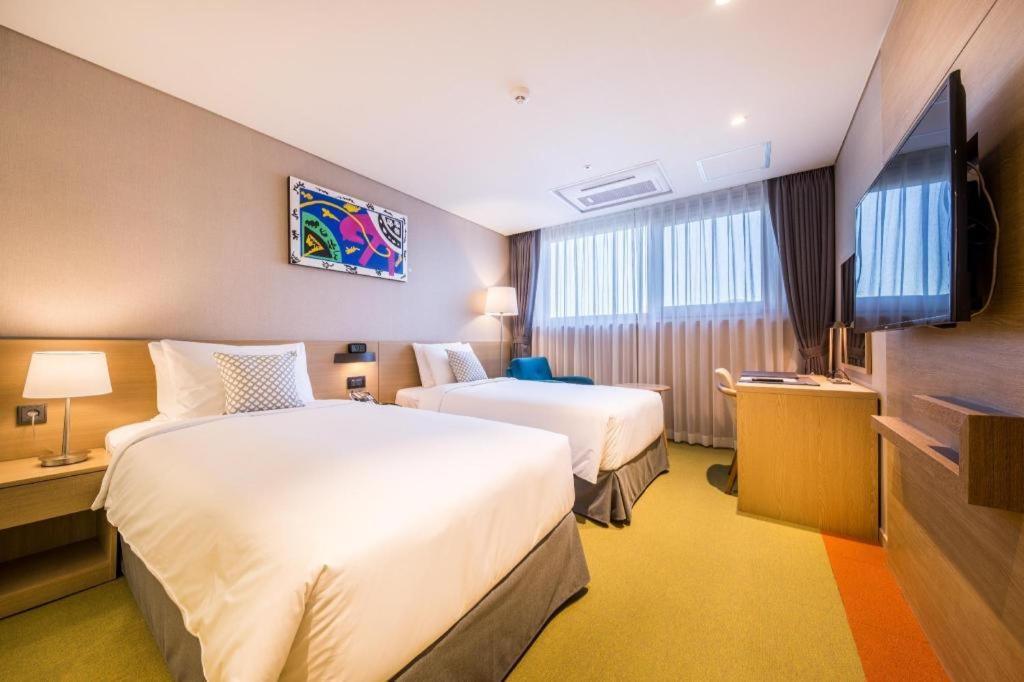 Howard Johnson By Wyndham Incheon Airport Exterior photo