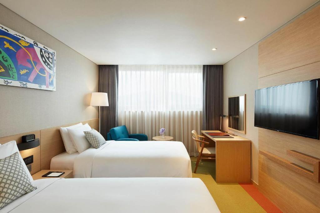 Howard Johnson By Wyndham Incheon Airport Exterior photo