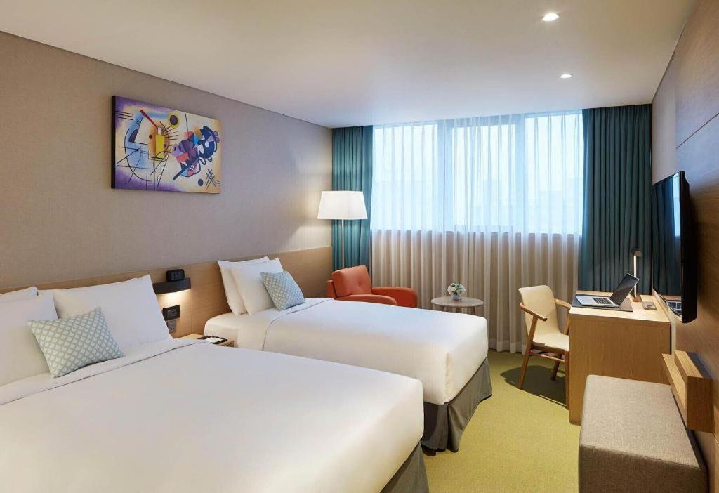 Howard Johnson By Wyndham Incheon Airport Exterior photo