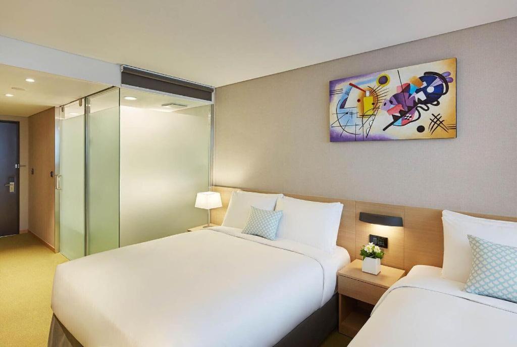 Howard Johnson By Wyndham Incheon Airport Exterior photo