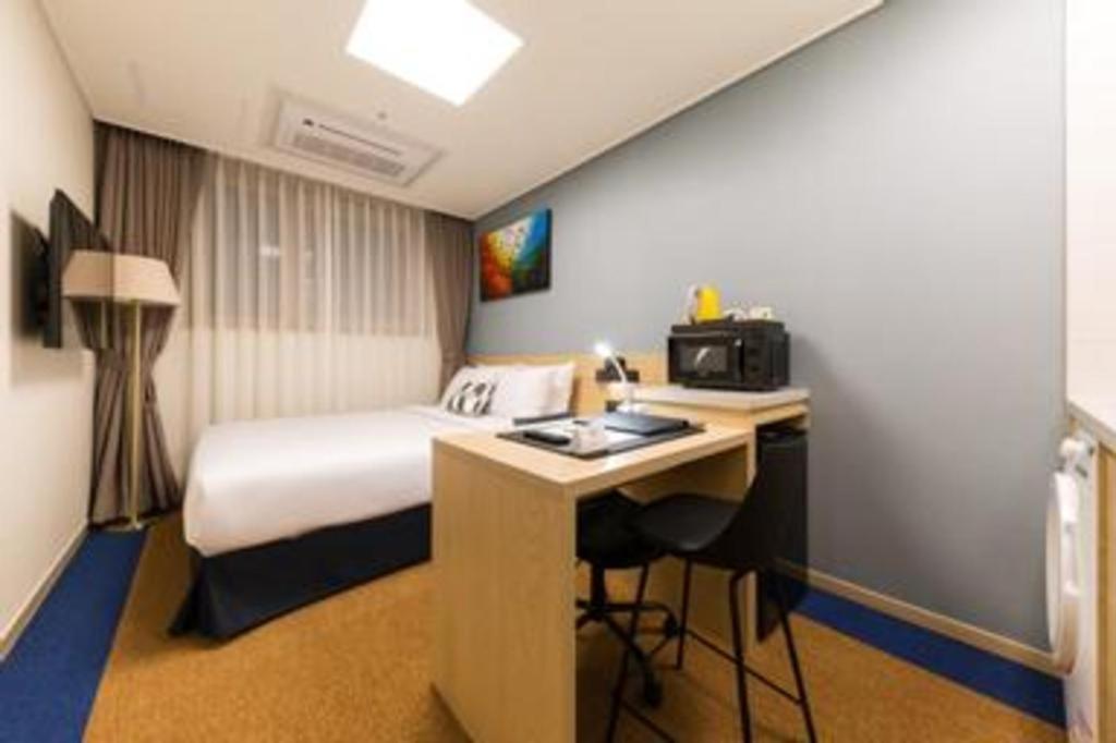 Howard Johnson By Wyndham Incheon Airport Exterior photo
