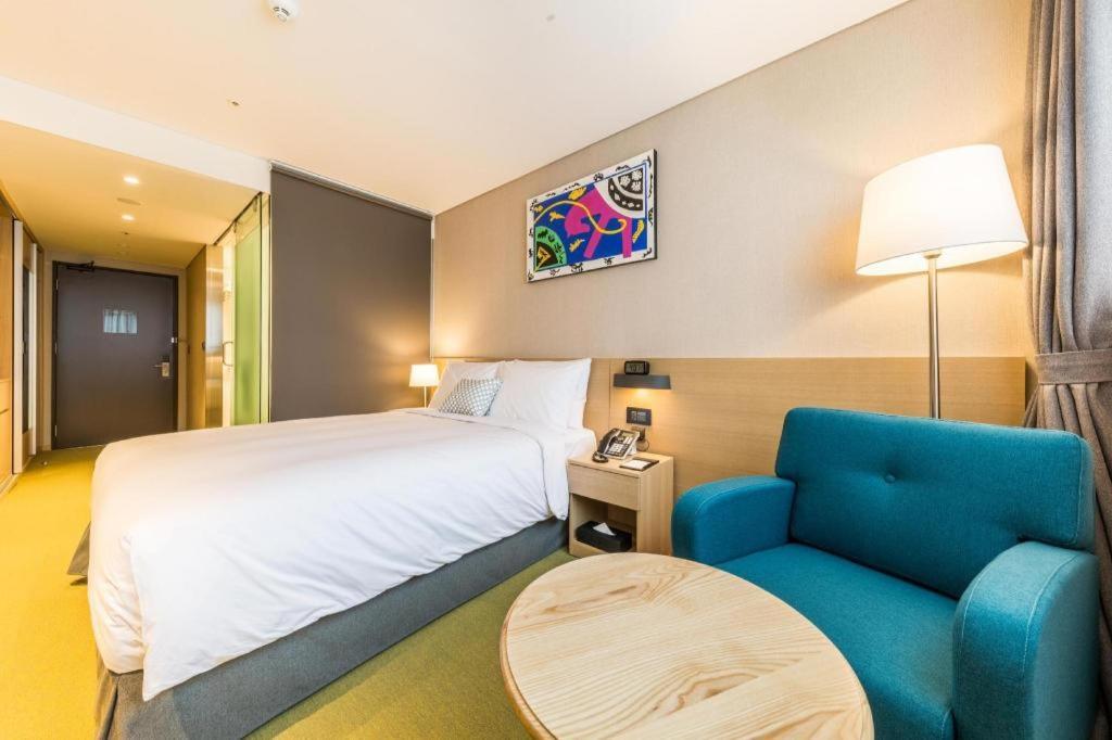 Howard Johnson By Wyndham Incheon Airport Exterior photo