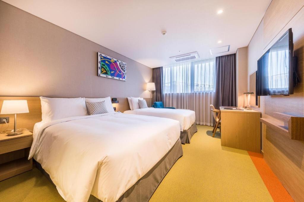 Howard Johnson By Wyndham Incheon Airport Exterior photo