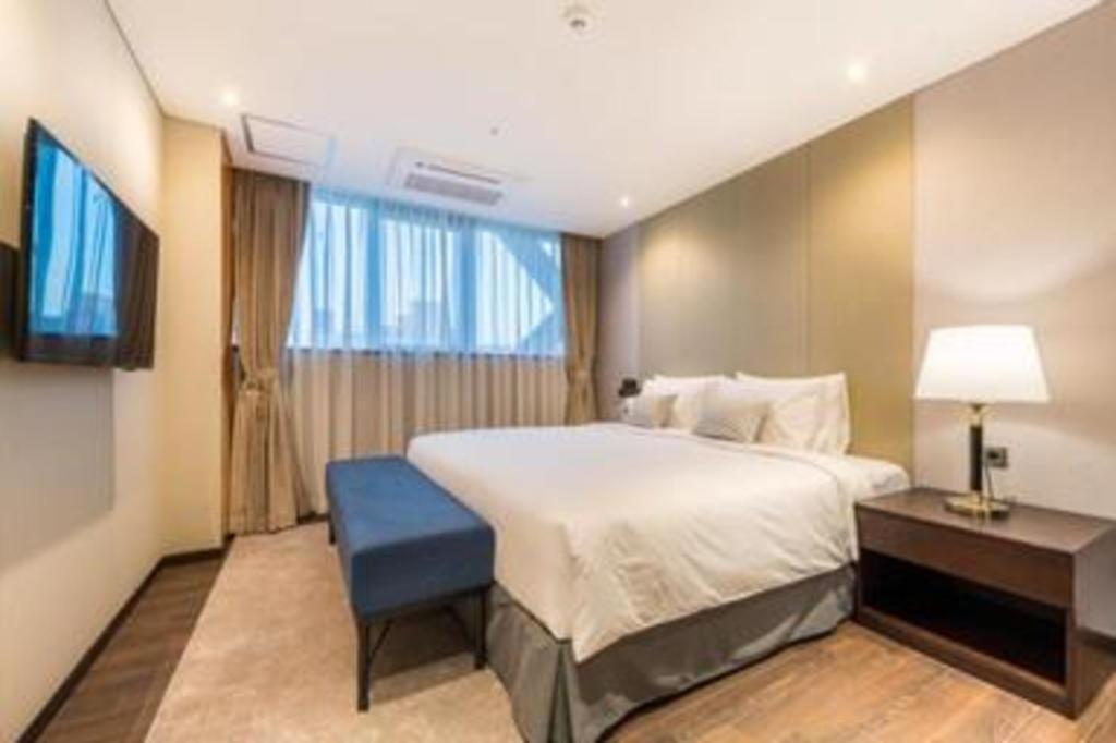 Howard Johnson By Wyndham Incheon Airport Exterior photo