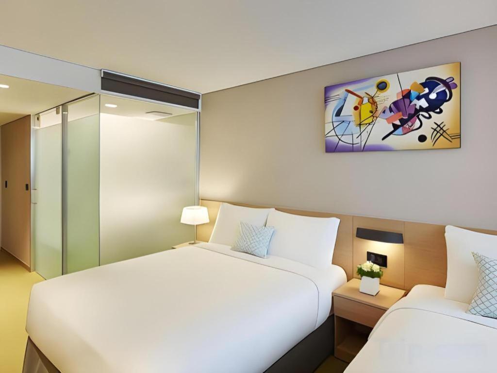 Howard Johnson By Wyndham Incheon Airport Exterior photo