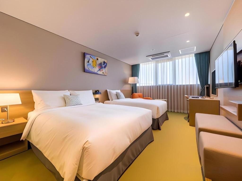 Howard Johnson By Wyndham Incheon Airport Exterior photo