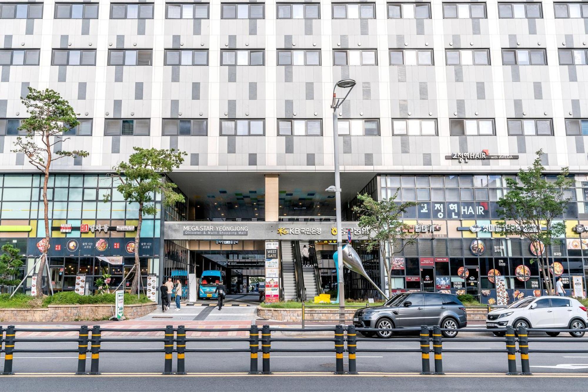 Howard Johnson By Wyndham Incheon Airport Exterior photo
